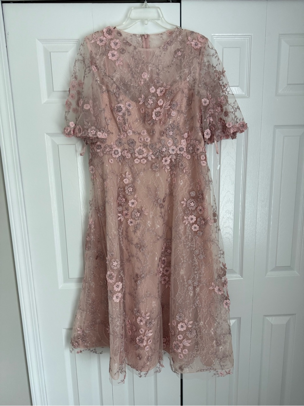 Mac Duggal Blush Pink Floral Embroidered Lace Tea-Length Dress